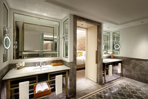 首尔乐天酒店的一间浴室