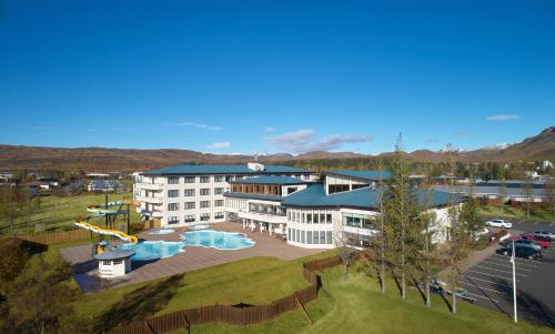 惠拉盖尔济奥克酒店的享有酒店空中美景,设有游泳池