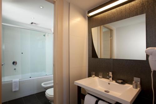 兰布拉皇家设计公寓酒店的一间浴室