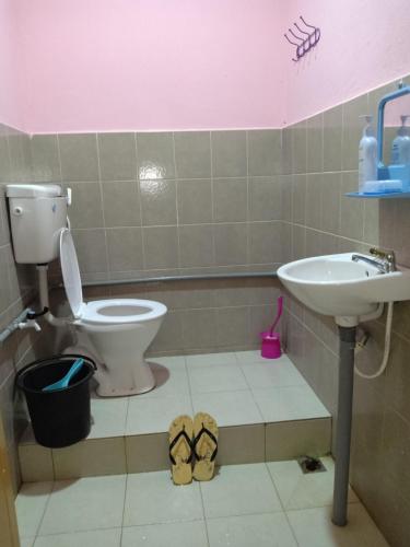 Hotel Murah Pasir Puteh的一间浴室