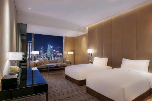 重庆尼依格罗酒店客房内的一张或多张床位