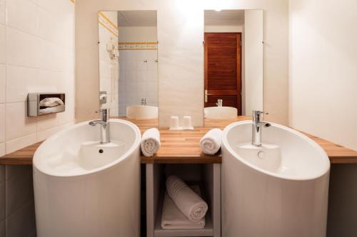 乐拉延维特酒店的一间浴室