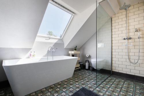 Vintage meets Moderne的一间浴室