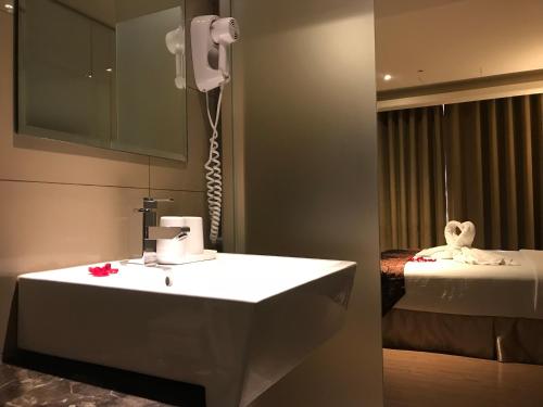欧朋仑旅店的一间浴室