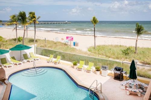 温宅穆海滩俱乐部度假公寓内部或周边泳池景观