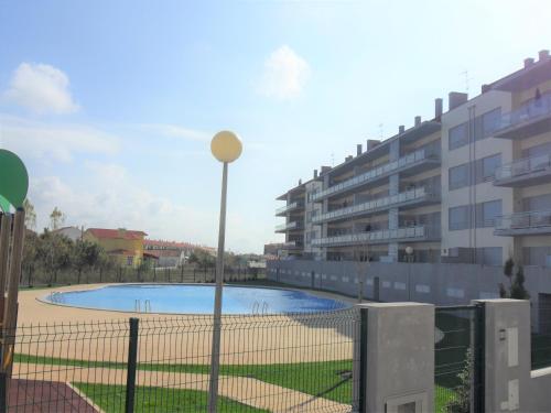 Alojamentos Campo & Mar-T2 com Piscina内部或周边泳池景观