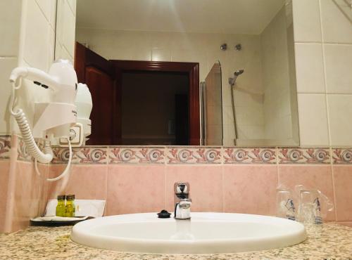 Hotel Alonso de Monroy的一间浴室