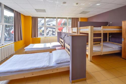附加布拉格酒店客房内的一张或多张双层床