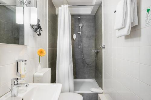 阿斯托里亚招牌酒店的一间浴室