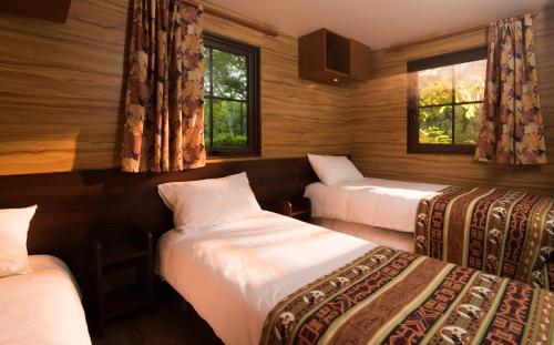 Disney Davy Crockett Ranch客房内的一张或多张床位