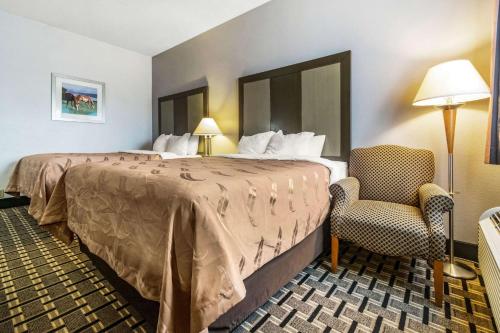 Quality Inn Lexington East-Hamburg Area客房内的一张或多张床位