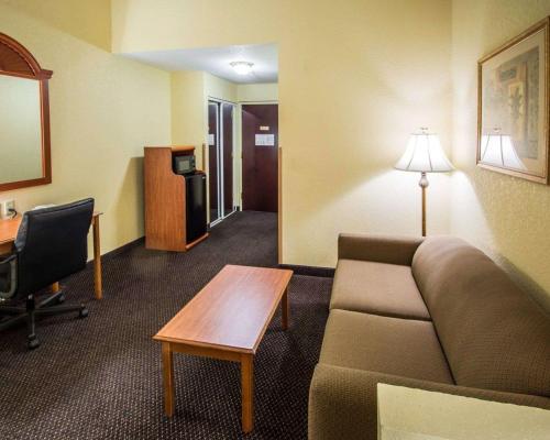Comfort Inn & Suites Jupiter I-95的休息区