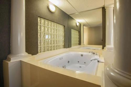 圣查尔斯Quality Inn & Suites St Charles -West Chicago的相册照片