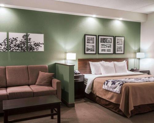 布法罗机场奇克托瓦加住宿及套房酒店客房内的一张或多张床位