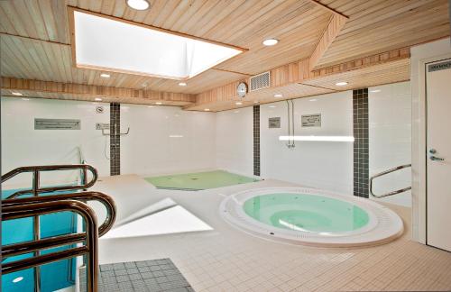 北滩Spa酒店的一间浴室