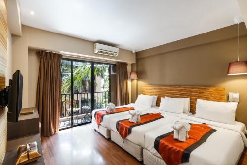 素万那普村舍酒店客房内的一张或多张床位