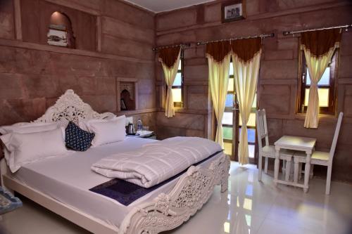 Dev Kothi - Boutique Heritage Stay客房内的一张或多张床位