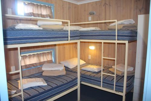 福斯特拉尼斯休闲岛酒店的船上的4张双层床