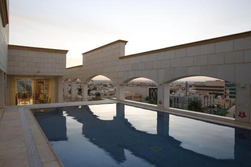 IntercityHotel Riyadh Malaz内部或周边的泳池