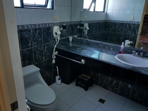 The Paradise of Atitlán Suites apartamento completo的一间浴室