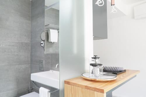 7 Gaia Roaster Apartments的一间浴室