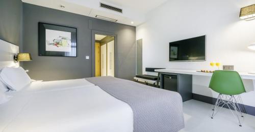 毕尔巴鄂伊鲁宁酒店客房内的一张或多张床位