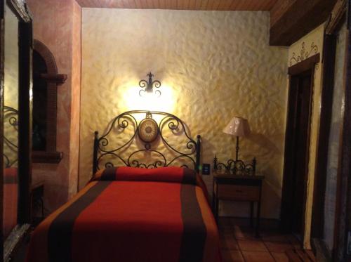 Hotel Los Escudos客房内的一张或多张床位