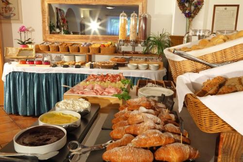 Hotel La Baita提供给客人的早餐选择