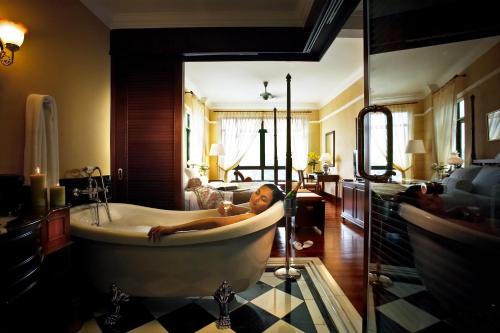 The Majestic Malacca Hotel - Small Luxury Hotels of the World的一间浴室
