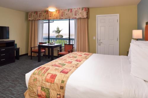 湾景旅馆-莫罗湾客房内的一张或多张床位