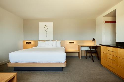 福克斯酒店客房内的一张或多张床位