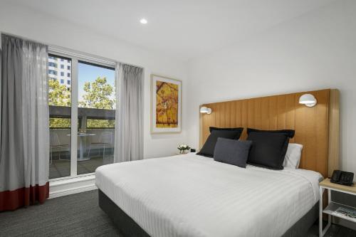 Quest Canberra City Walk客房内的一张或多张床位