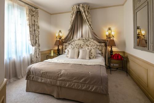 圣保罗酒店客房内的一张或多张床位