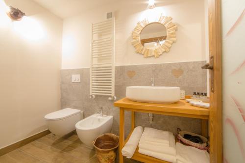 Maison Julie-lungo la via Francigena的一间浴室