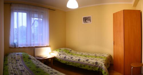Apartamenty Przy Trakcie Cesarskim客房内的一张或多张床位