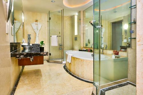 泰姬陵俱乐部大厦酒店的一间浴室