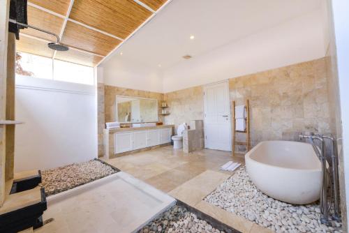Villa Del Mar Canggu的一间浴室