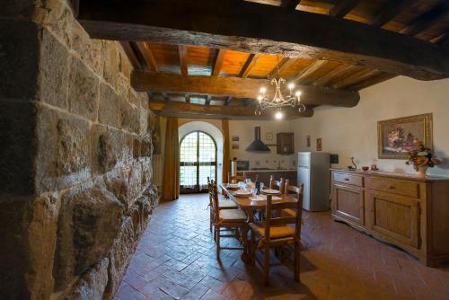 Tenuta la Torraccia agriturismo餐厅或其他用餐的地方