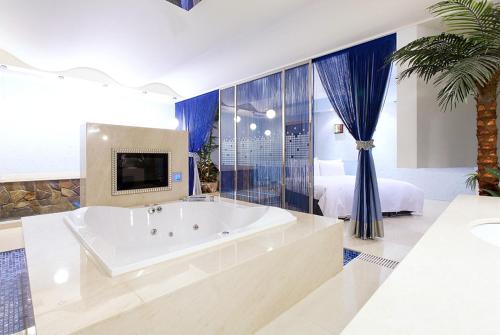 探索汽车旅馆-延平馆的一间浴室