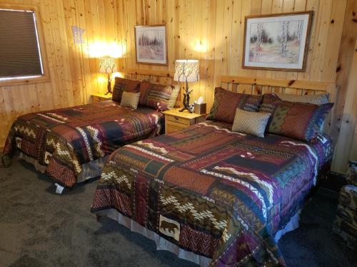 威拉德芒格汽车旅馆客房内的一张或多张床位