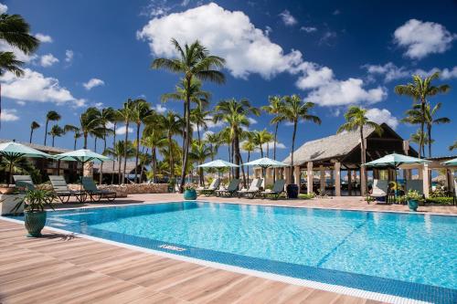 棕榈滩曼彻博海滩Spa度假酒店的度假酒店的游泳池
