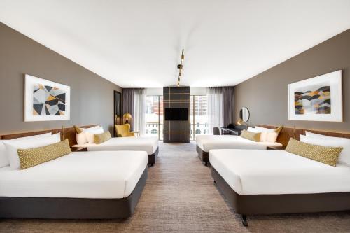悉尼韦伯酒店客房内的一张或多张床位