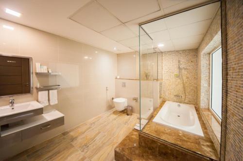 Pearl Hotel & Spa的一间浴室