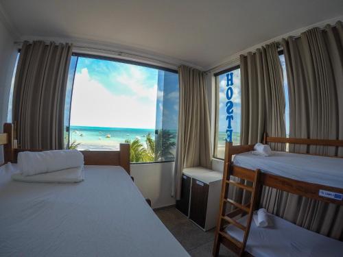 马拉加海滩旅舍客房内的一张或多张床位