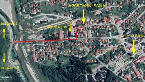 科拉欣Rooms Sanja的一张带有黄色箭头的停车场地图