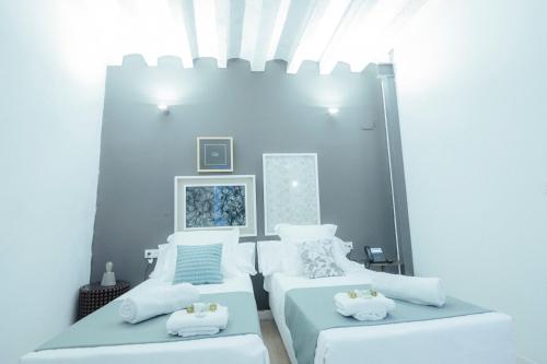 Hotel Boutique Alicante Palacete S.XVII Adults Only客房内的一张或多张床位