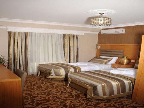 阿尔法酒店客房内的一张或多张床位
