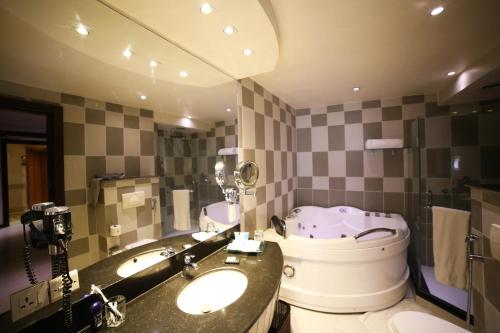拉合尔柏宁酒店的一间浴室
