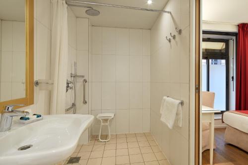 奥斯丁艺术美迪耶酒店的一间浴室
