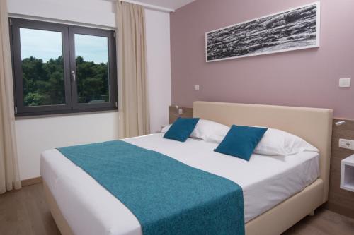Aparthotel Punta Blu - POOL & SPA客房内的一张或多张床位